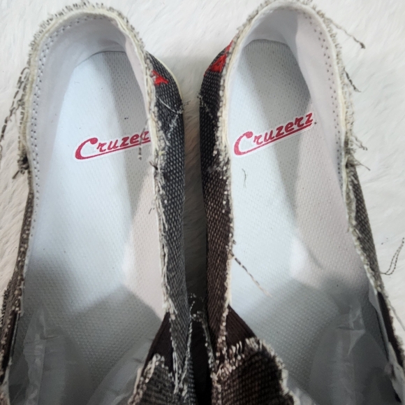 Wisconsin Badgers CRUZERZ Canvas Slip Ons - Picture 7 of 12